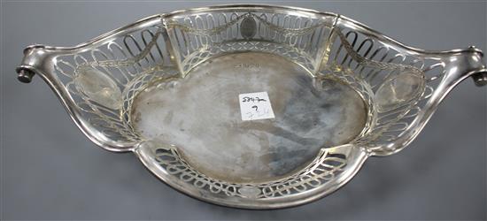 An Edwardian pieced silver oval dish, with lug handles, Mappin & Webb, London, 1905, 32.5cm, 9.5oz.